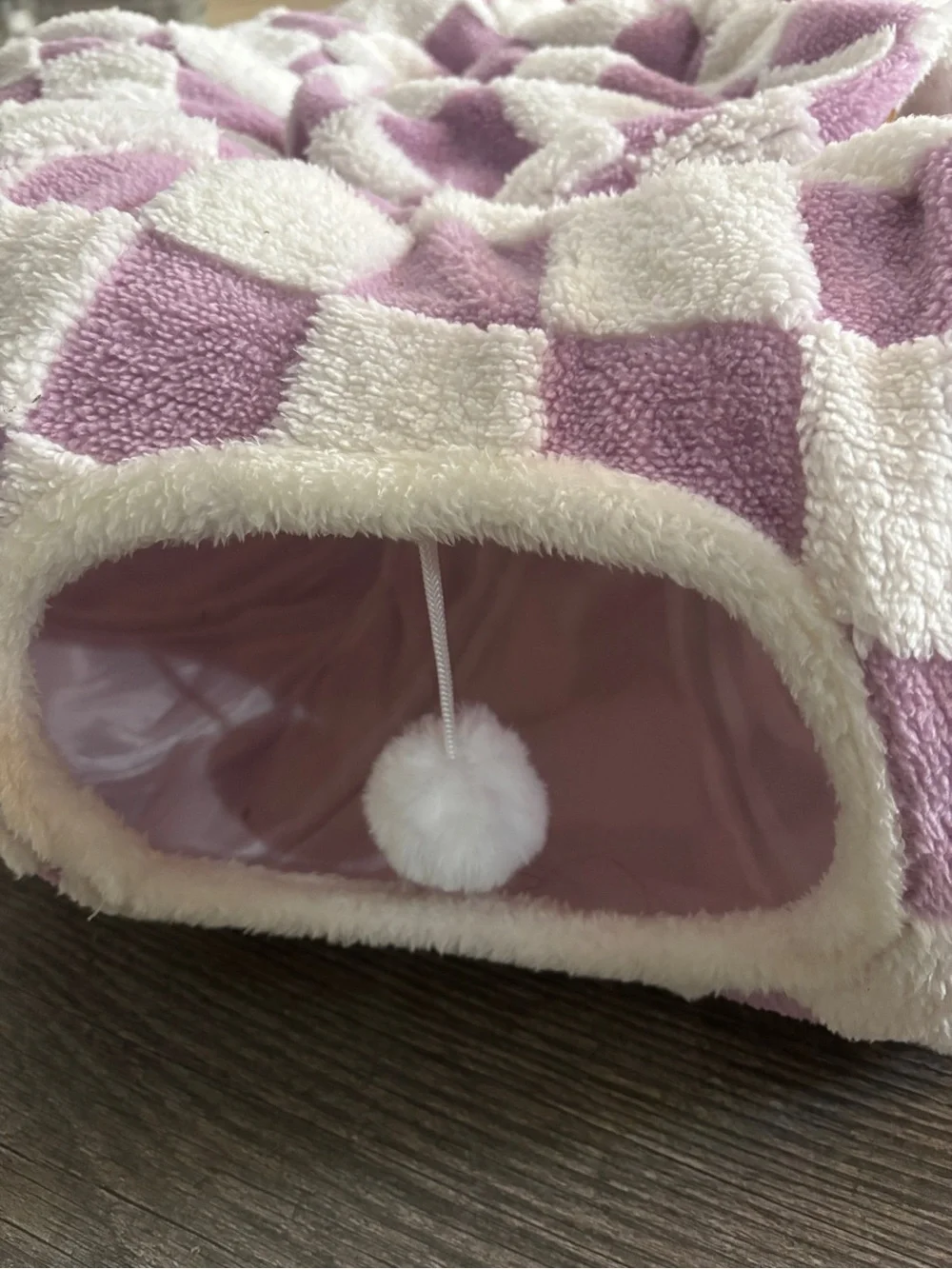 Plush Checkered Pet tunnel Bed in Lavender and White